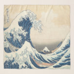 Foulard Katsushika Hokusai, La Grande Vague au large de Ka<br><div class="desc">Écharpe avec la peinture artistique Katsushika Hokusai appelée "La Grande Vague au large de Kanagawa". "La Grande Vague au large de Kanagawa" est un tableau avec une large vague bleue et blanche sur un arrière - plan blanc et crème. Personnalisable .</div>