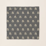 Foulard LETTRE MONGRAPHIQUE NOUVELLE Typographie Gris<br><div class="desc">Jolie machine à écrire typographie motif monogramme avec la lettre de votre choix,  en gris et crème au charbon de bois.</div>