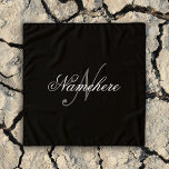 Foulard Monogramme de nom noir et blanc personnalisé uniqu<br><div class="desc">Personnalisé Unique Noir et Blanc Nom Monogramme Design pour tout le monde.</div>