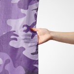 Foulard Motif Camouflage violet, Motif militaire, Armée<br><div class="desc">Motif de camouflage élégant,  élégant et sophistiqué dans la couleur violette. Un cadeau moderne et branché,  parfait pour les amoureux militaires de votre vie.</div>