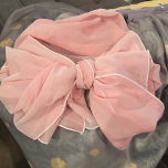 Foulard Motif en bande rose pâle<br><div class="desc">Très Subtil Pale Pastel Pink Stripe Motif Écharpe Chiffon. On ne remarque presque pas la bande si subtile. Très jolie couleur et une belle écharpe.</div>