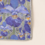 Foulard Motif floral d'iris bleu<br><div class="desc">Cette écharpe bleue d'iris ajoutera une éclaboussure de couleur à notre équipement. Portez-la dans le style ! Conçu par le ©Tim de renommée mondiale Coffey d'artiste.</div>