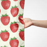 Foulard Motif fraises, fraises rouges, fruits, feuilles<br><div class="desc">Motif mignon,  amusant et adorable avec fraises rouges et feuilles verts. Un cadeau moderne et tendance,  parfait pour les amoureux des fruits de votre vie.</div>