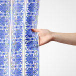 Foulard Motif grec méditerranéen bleu<br><div class="desc">Elégante,  élégante et raffinée,  motif grecque dans les tons bleu et blanc. Un cadeau moderne et tendance,  parfait pour les amoureux de la Méditerranée dans votre vie.</div>