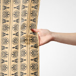 Foulard Motif méditerranéen grec Arabesque Brown<br><div class="desc">Elégante,  élégante et raffinée,  motif grecque dans les tons marron et noir. Un cadeau moderne et tendance,  parfait pour les amoureux de la Méditerranée dans votre vie.</div>