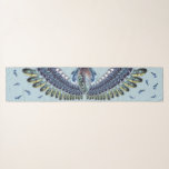 Foulard Plumes Bleues Ailes d'oiseaux colorées Illustré<br><div class="desc">Offrez-vous des ailes avec ce long foulard en forme qui présente des illustrations de plumes d'oiseaux dans des tons riches et vibrants de bleu contre un arrière - plan bleu clair.</div>