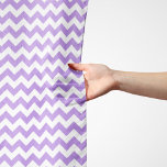 Foulard Purple Zigzag, Purple Chevron, Motif géométrique<br><div class="desc">Motif en zigzag (chevron) élégant,  élégant et raffiné,  violet et blanc. Un cadeau moderne et tendance,  parfait pour les amoureux du zigzag dans votre vie.</div>