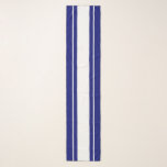 Foulard Raffiné Sporty Chic Navy Blue White Racing Stripes<br><div class="desc">Ce design élégant et sportif présente de longues bandes blanches de course au centre contre des bords bleu marine.</div>