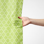 Foulard Trellis vert, Quatrefoil, Trellis marocain<br><div class="desc">Elégante,  élégante et raffinée,  trellis marocaine motif de couleur verte. Un cadeau moderne et branché,  parfait pour les amoureux de la latticework dans votre vie.</div>