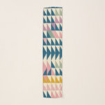 Foulard Triangle géométrique moderne Motif Pastel Earthy<br><div class="desc">Élevez votre style avec cette écharpe géométrique moderne avec un motif triangulaire frappant dans des tons pastel et terreux. Le mélange artistique de bleus, de roses et de moutarde muets crée un look sophistiqué et tendance, parfait pour l'usure décontractée, la superposition ou l'ajout d'une touche chic à toute tenue. Conçu...</div>