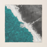 Foulard Vagues turquoises Artsy modernes de plage d'océan<br><div class="desc">Transformez votre style avec cette conception à la mode. Elle comporte des vagues noires bleues et grises turquoises artsy et modernes de plage d'océan, la copie qui ajoutera un certains panache et talent à la mode à votre inventaire personnel des accessoires et des produits de mode, ou si cette conception...</div>