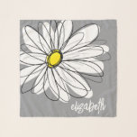 Foulard Whimsical Daisy - gris - nom de script tendance<br><div class="desc">Un dessin zen et fantaisiste d'une marguerite. Les lignes modernes sont dessinées à la main et comprennent des pétales blancs et un centre jaune pour la fleur. L'arrière - plan est un gris pastel doux - et le nom est un script tendance en blanc. Vous pouvez ajouter un nom, un...</div>