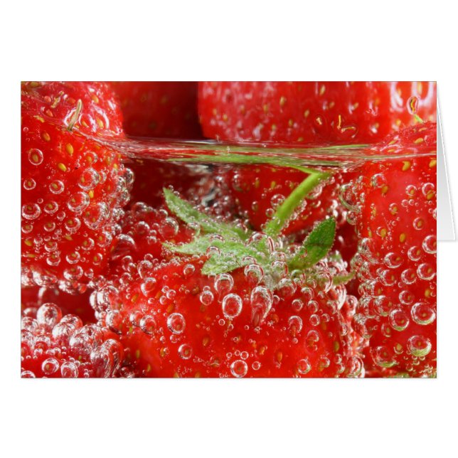 Fraises dans l'eau fermées (Devant horizontal)