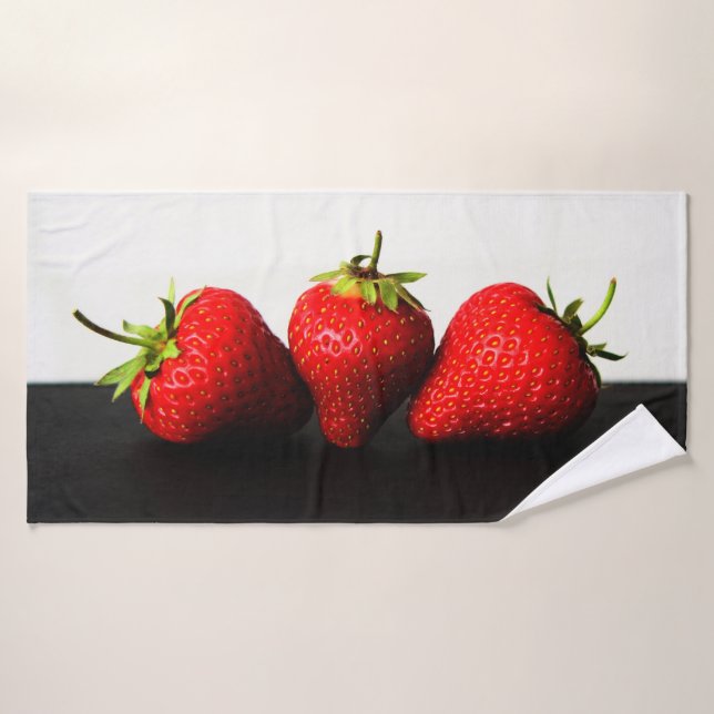 Fraises Sur Blancs Sur Btcnm Noir (Serviette de bain)