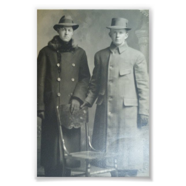 Frères Dapper en manteaux RPPC B&W Photo IMPRIMER (Devant)