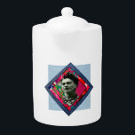 Frida Kahlo Retro Pink Denim<br><div class="desc">Retro Collage multimédia mixte avec Frida Kahlo, imprimé floral, et denim bleu. Un joli cadeau rétro pour les amateurs d'art rétro, les hippies et les enfants de fleurs. Cadeau adorable pour les fans de Frida Kahlo, amateurs d'art, adeptes de son travail.</div>