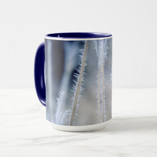 Froid un gel d'hiver sur la tasse de café