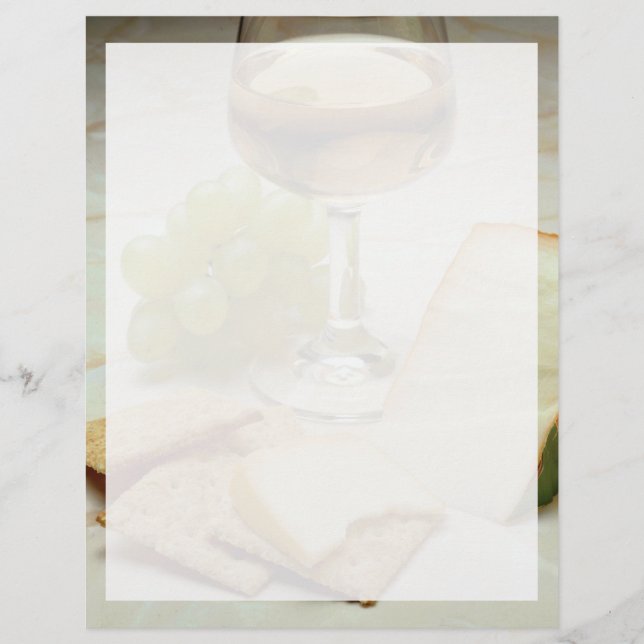 Fromage délicieux, craquelins et verre à vin (Devant)