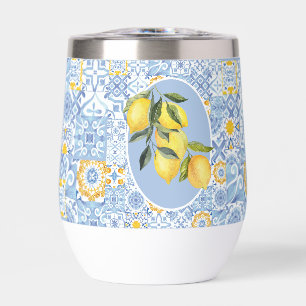 Fruit citron, collage en tuiles bleues