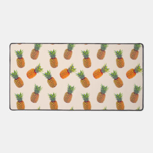 Fruits d'ananas sur beige champagne clair