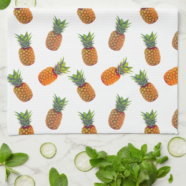 Fruits d'ananas sur une serviette de cuisine blanc (Plié)