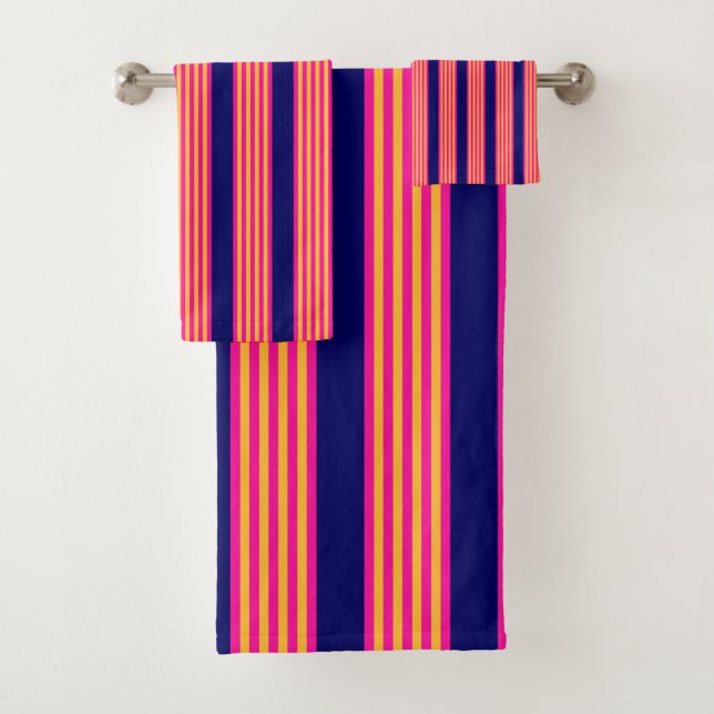 Fuchsia et rayures jaunes avec bleu marine (En situation)