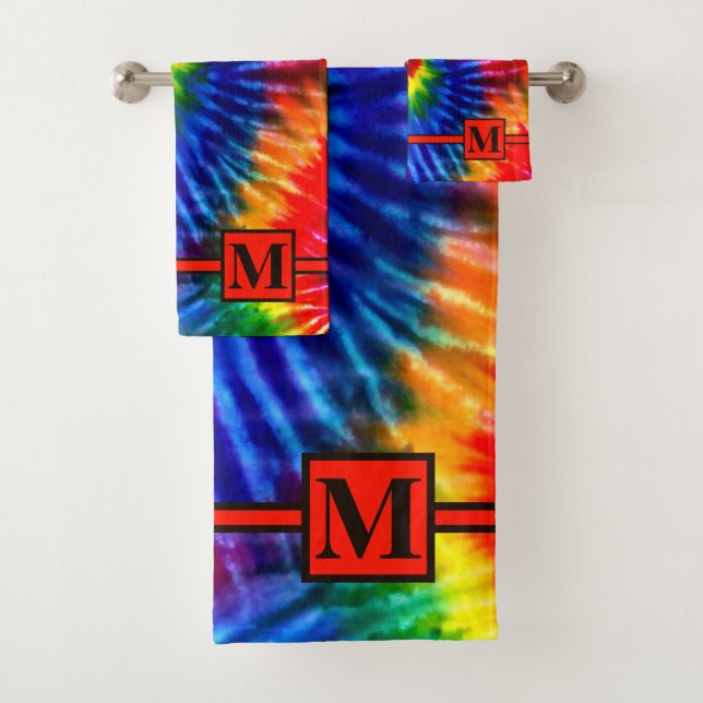 Fun Bright Rainbow Retro Tie Dye Rouge Monogramme (En situation)