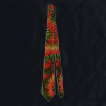 Fun Red Gold et Green Retro Tie Dye Cravate<br><div class="desc">Ce cravate amusant présente une teinture rétro à cravate dans les tons rouge,  or et vert. Les couleurs de Noël le rendent parfait pour la saison des fêtes,  ou chaque fois que vous voulez montrer un peu de fierté hippie et de style psychédélique.</div>