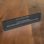 Funny Bureau Nom du bureau Plaque Humour<br><div class="desc">Plaque de bureau drôle avec humour disant de ne rien faire au travail. Fait un grand cadeau de bureau pour le patron, un collègue ou un cadeau de cadre. Créé comme plaque de nom de bureau sur acrylique de haute qualité.</div>