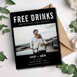 Funny Free Drinks Budget Enregistrer la date<br><div class="desc">Drôle budget mariage enregistrer les dates dans une typographie noir et blanc avec des dessins de photos imprimés sur papier au lieu de stock de carte. C'est l'un de nos modèles les plus populaires, parfait pour le couple amusant. Ajoutez vos détails à l'avant et à l'arrière. Choisissez votre poids de...</div>