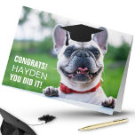Funny French Bulldog - Carte de diplôme de Chien à<br><div class="desc">La carte de graduation PAWfect pour tous les amoureux de les chiens. Sur le devant se trouve un adorable Bulldog français coiffé d'une casquette de fin d'études et dont le texte est "Félicitations - NOM - Vous l'avez fait !" Vous pouvez télécharger votre propre photo de chien et customiser tout...</div>