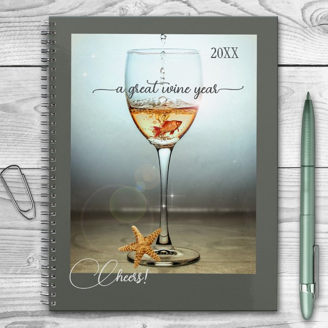 Funny Ocean Design Année du vin (Planner featuring a fantasy scene with a glass of wine and cute goldfish as well as a starfish)