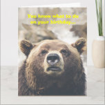 Funny Ours Giant Carte d'anniversaire Bear Pun per<br><div class="desc">Cette carte de voeux humoristique a un gros visage d'ours brun sur le devant. Il dit : "Tu sais quoi faire pour ton anniversaire... " A l'intérieur, un jeu de mots. Il dit aussi, Joyeux anniversaire, grand ours en peluche. Vous pouvez modifier le message dans le modèle ou le supprimer...</div>