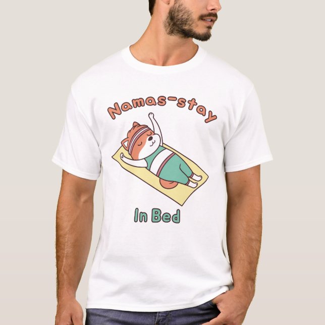 Funny Red Panda Yoga Pun Namas-stay In Bed T-Shirt (Devant)
