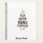 Funny Science étudiant école cadeau personnalisé<br><div class="desc">Ce drôle design "Eat Sleep Science Repeat" est parfait pour les étudiants de toutes les classes ! Peut être personnalisé avec le nom de votre enfant. Idéal pour le cadeau de retour à l'école, cadeau d'anniversaire pour enfants et autres cadeaux de vacances.</div>