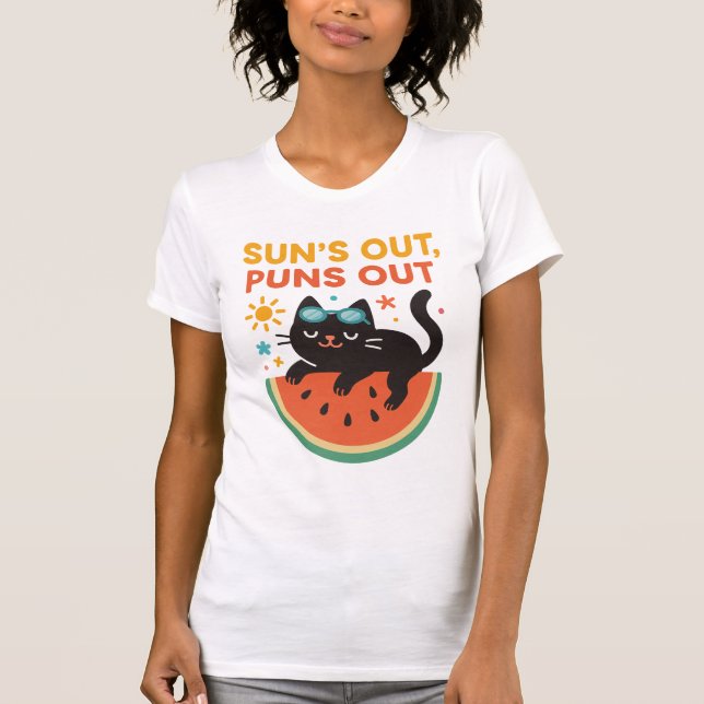 Funny Summer Cat T-Shirt – "Sun’s Out, Puns Out"  (Devant)