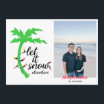 Funny Tropical Beach Carte de Noël<br><div class="desc">Envoyez des voeux chaleureux à cette saison des Fêtes avec ces amusantes cartes de Noël tropicales. Ces cartes lisent "laissez-le neiger... ailleurs" avec un palmier lumineux et un graphique à cordes. Ajoutez votre propre photo et votre nom.</div>