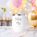 Futur de la mariée Mme Black White<br><div class="desc">Future Mme Black White Wine Tumbler avec texte Future Mme Plus de produits avec ce design sont dans la collection ci-dessous</div>