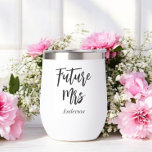 Futur de la mariée Mme Black White<br><div class="desc">Future Mme Black White Wine Tumbler avec texte Future Mme Plus de produits avec ce design sont dans la collection ci-dessous</div>