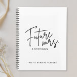 Futur du script manuel moderne Mme Mariage<br><div class="desc">Carnet wedding planner sur mesure avec design d'écriture à la main moderne "future Mme".</div>