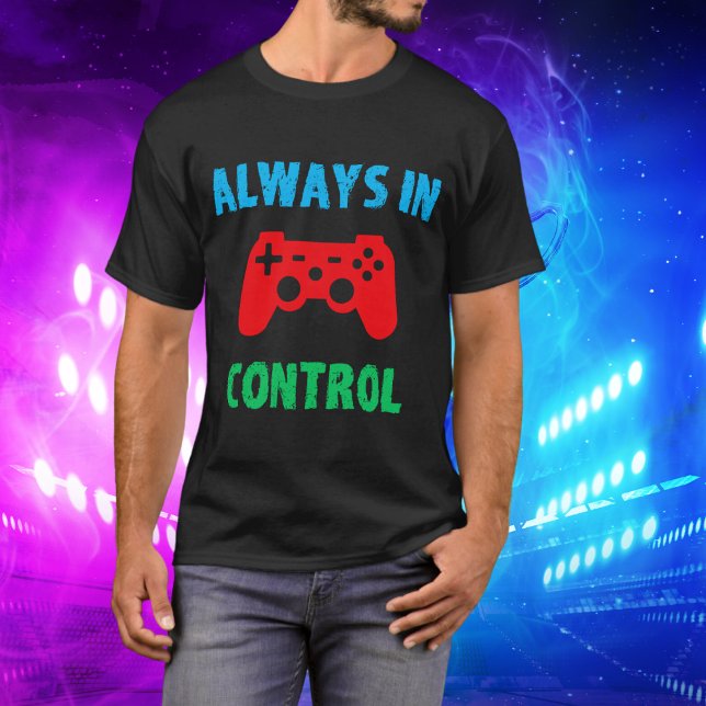 Gamer coloré toujours en contrôle T-shirt (Créateur téléchargé)