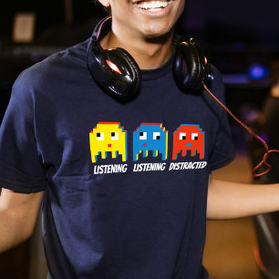 Gamers écoutant des messages distraits t-shirt hom