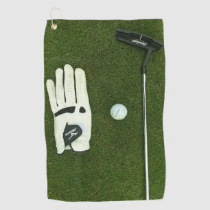 Gant de golf et balle sur l'herbe Golf Serviettes