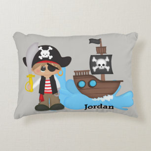 Garçon mignon de pirate du coussin de l'enfant