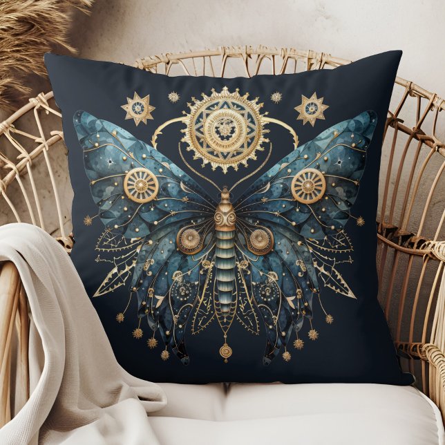 Garde de Lune – Coussin Céleste de Witchmas (Moonlight Guardian – Celestial Witchmas Pillow in a boho rattan armchair.)