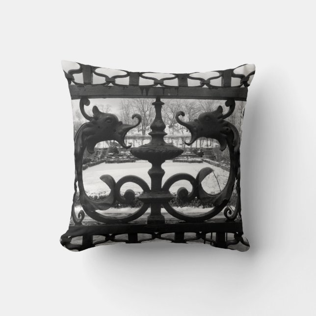 Garden Gate NYC Coussin (Recto)