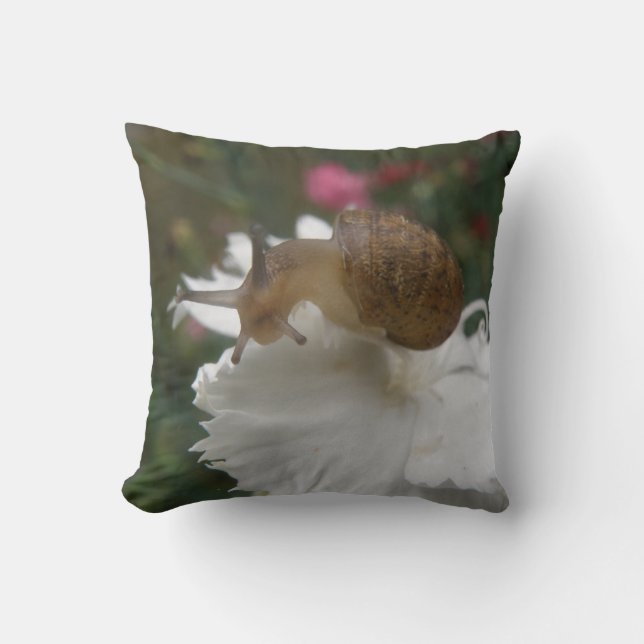 Garden Snail et White Carnation Coussin (Recto)