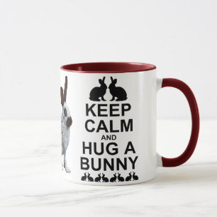 Gardez le calme et étreignez une tasse de lapin