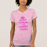 Gardez votre calme et épousez John T-Shirt<br><div class="desc">Un pastiche d'un poster britannique vintage de la Seconde Guerre mondiale pour rappeler à la mariée affolée de garder la tête froide.</div>