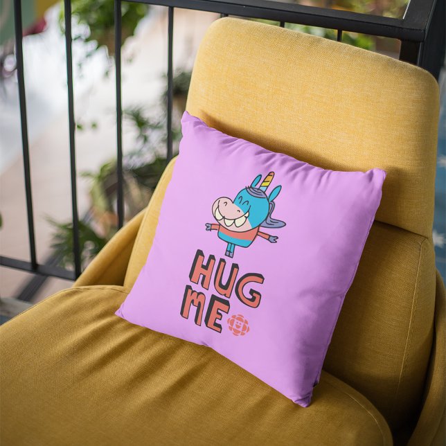 Gary Hug Me Coussin (Pillow on chair)